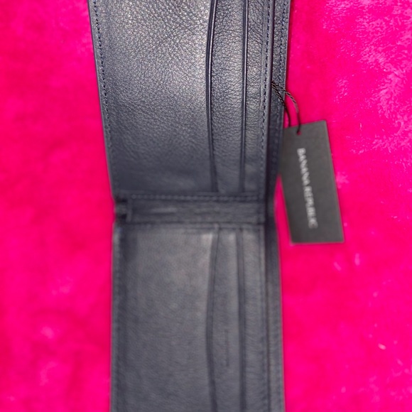 NWT - BANANA REPUBLIC Color Block
Leather Billfold Wallet - Picture 3 of 6